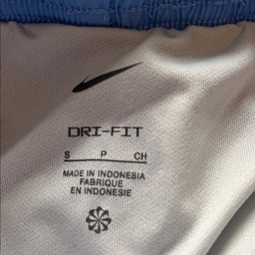 Nike UNC Athletic Shorts with Navy Trim - Picture 4 of 4